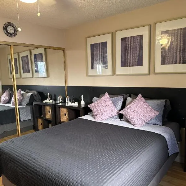 Le Noir, A private bedroom with a private entrance - shared bathroom, hotel v Las Vegas