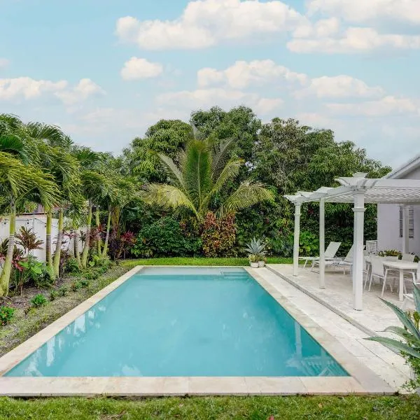 Luxury Miami Casa Bonita with Tropical Pool Oasis, hotel in Miami