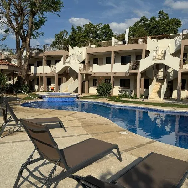 Sandy Shore Two Bedroom Condo Across Beach, hotel v destinaci Coco