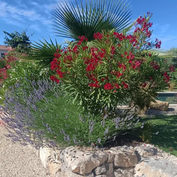 Douce Provence Magnifique appartement neuf avec jardin proche du centre ville, hotel v destinaci Vaison-la-Romaine
