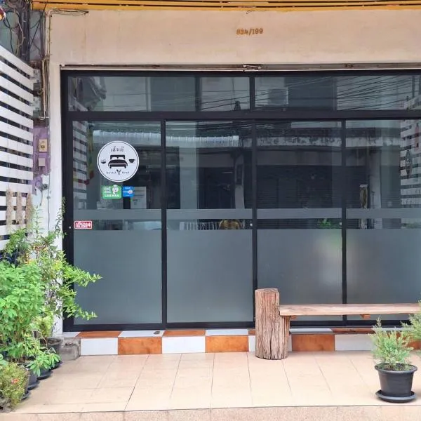เส้นดี โฮสเทล Sendee Hostel, hotel v destinaci Phitsanulok