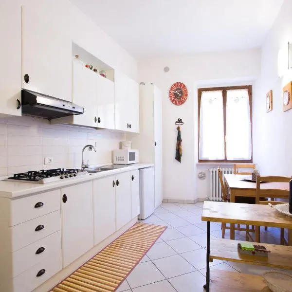 Bright central apartment, hotel in Colle Val D'Elsa