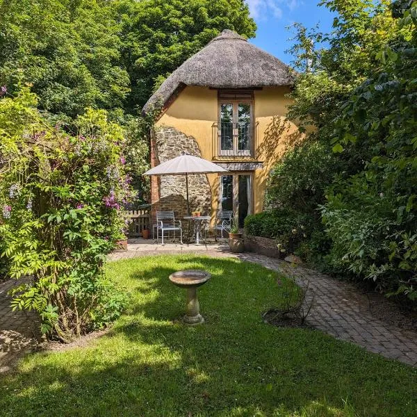 Raleigh Cottage - Thatched one bedroom cottage, hotel in Holsworthy