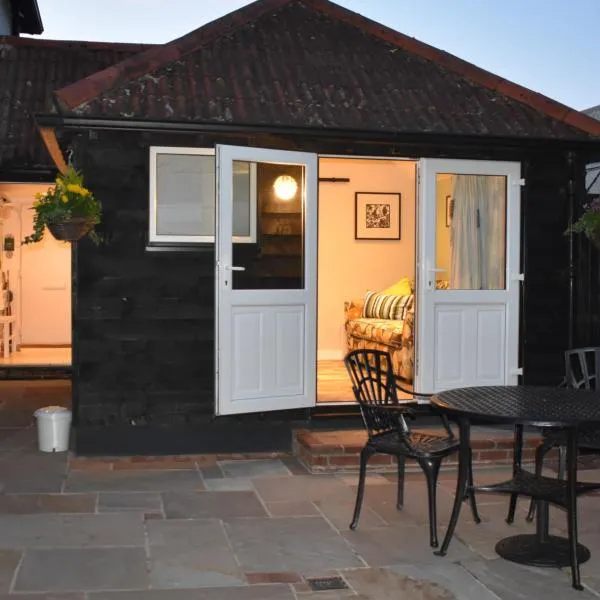 FOX'S DEN Dog friendly, self-contained guest suite, hotel di Lymington