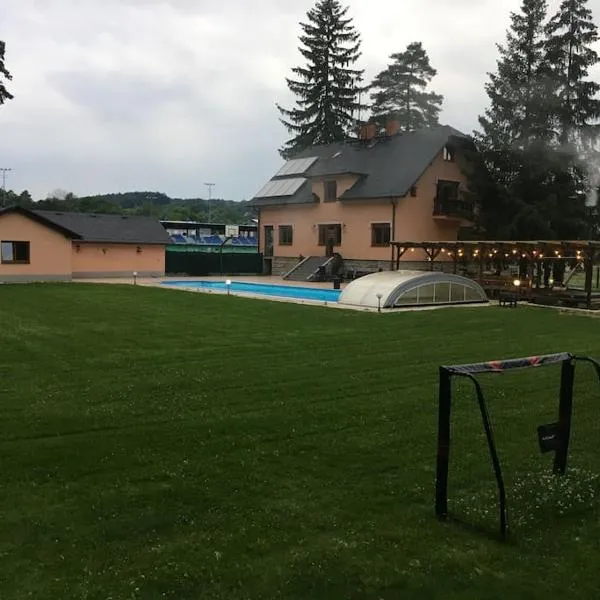 Villa for 20 people with Jacuzzi and Large Pool, hotel v destinaci Mikulovice
