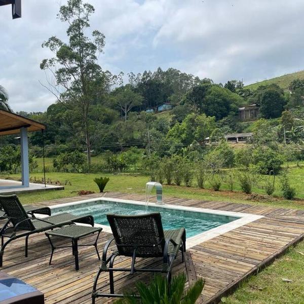 Maravilhoso sítio com piscina e churrasqueira