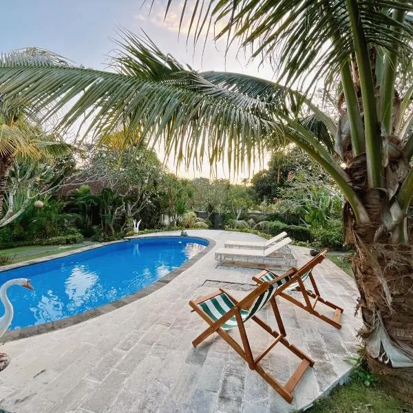 Adi's Bungalow, hotel in Uluwatu