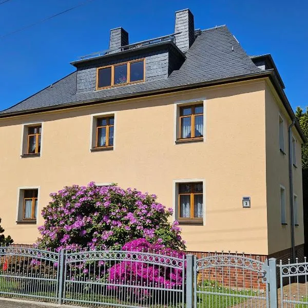 Haus Ingrid Ferienwohnung Vintage, hotel v destinaci Oberlungwitz