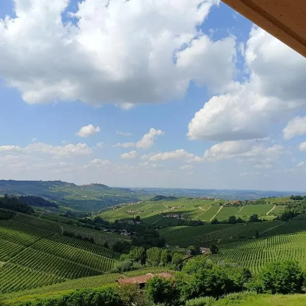 Soggiorno con splendida vista, hotel u gradu Monforte d'Alba