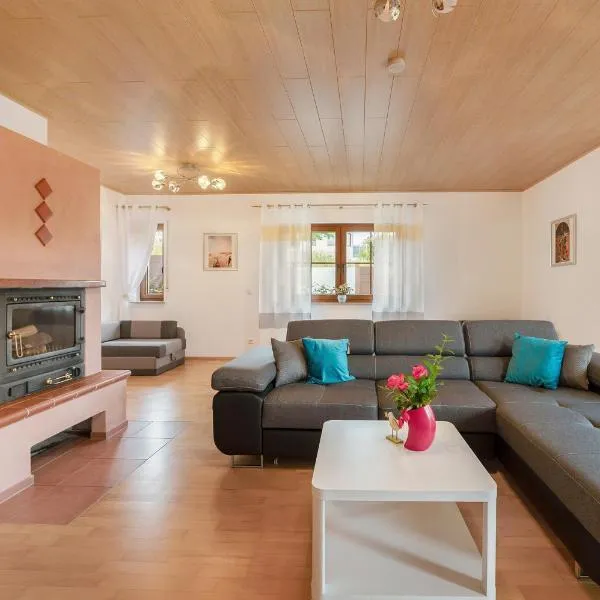 Fewo Lora, hotel in Blankenrath