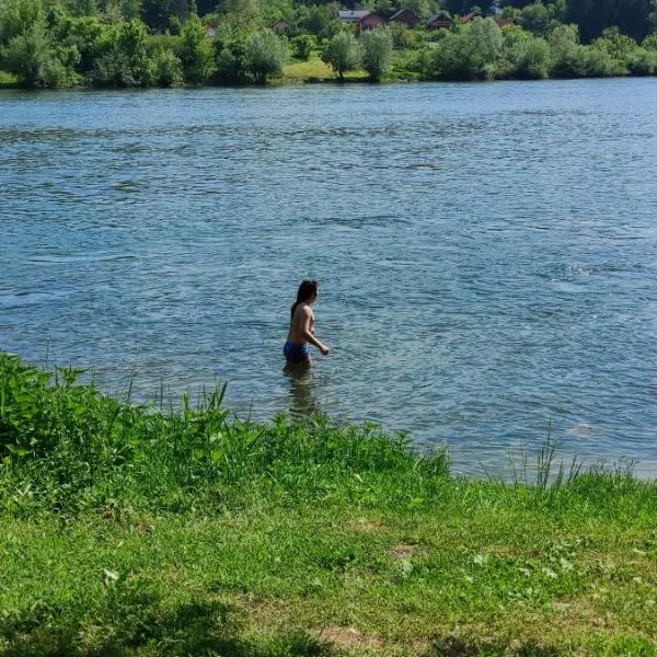 Queen bee's nest, ξενοδοχείο σε Lijevo Sredičko
