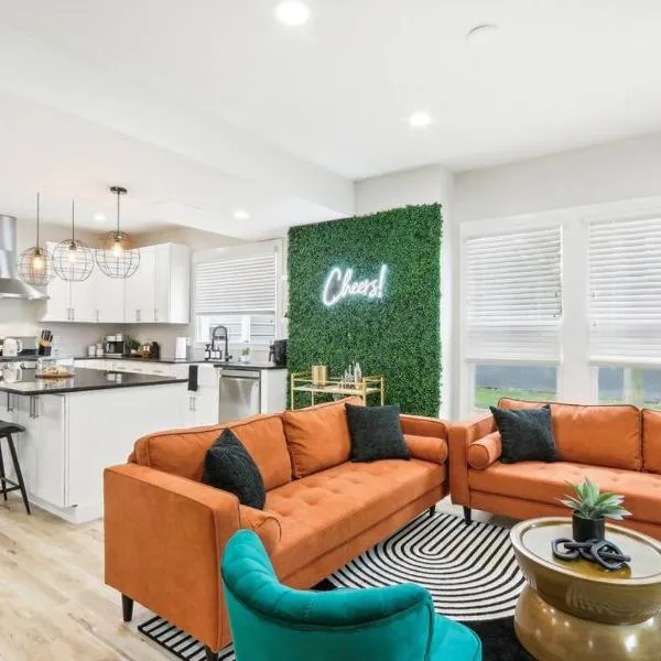 Historic Home in Brewers Hill with hot tub!, hotel v destinaci Milwaukee