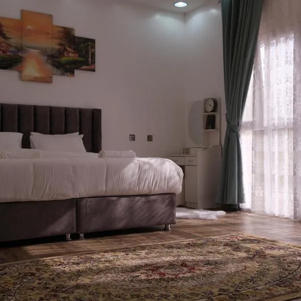 Alshuruq Stay, hotel v destinaci Al Hamra