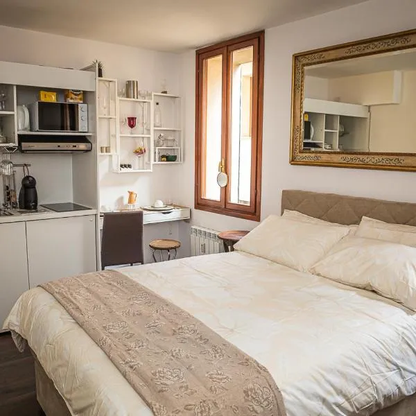 De Caesar Suite Pordenone, hotel v destinaci Pordenone