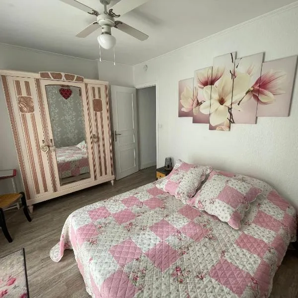 chambre et salle de bain indépendantes à 200m de la plage de Fabrégas, hotel v destinaci La Seyne-sur-Mer