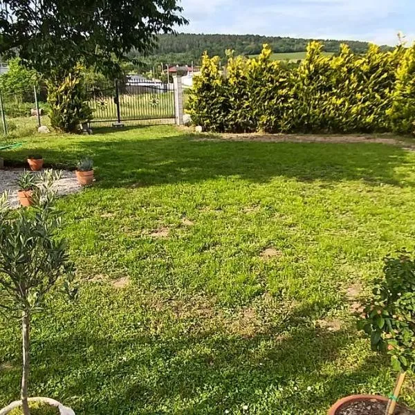 Kempovacie miesto v Starej Záhrade - Camping site, hotel v destinaci Dechtice