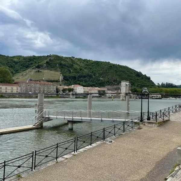 La Batellerie, vue sur Rhône, hotel v destinaci Tain-lʼHermitage