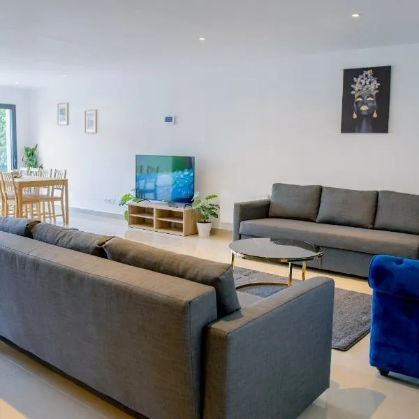Residence VELOURS avec terrasse , jardin et parking, hotel v destinácii Champigny-sur-Marne