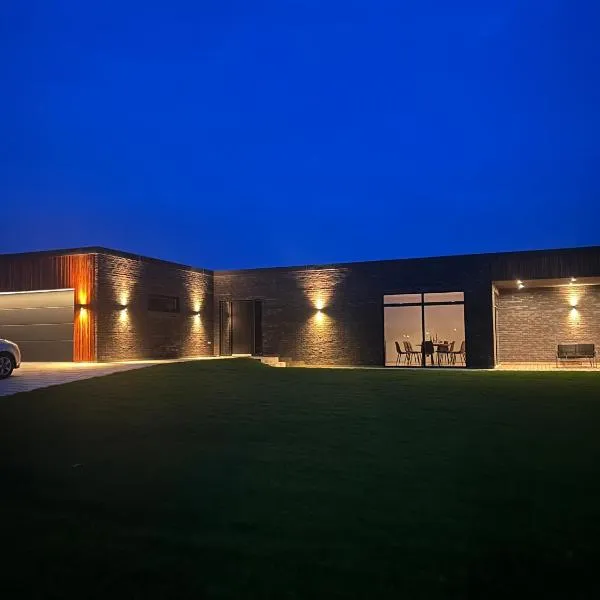Bright, Quiet, Comfortable Room In A Luxury Home, hotel v destinaci Horsens