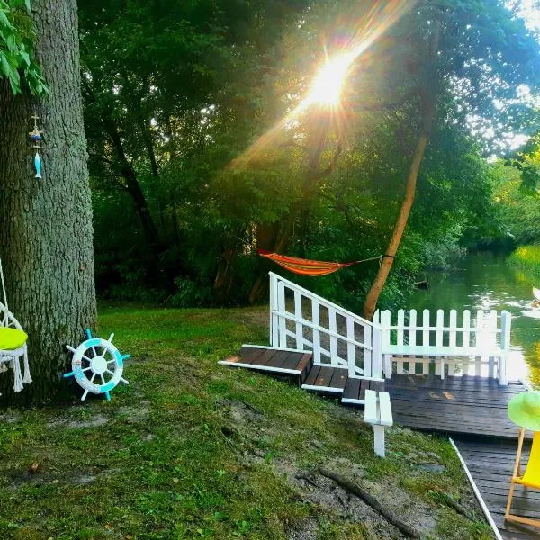 Nad Brzegiem Krutyni, hotel v destinaci Spychowo