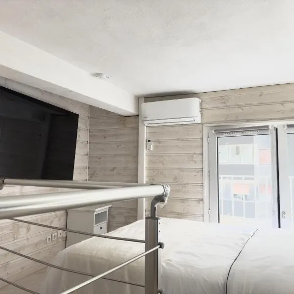 Duplex neuf à 30s des plages, hotel in Juan-les-Pins