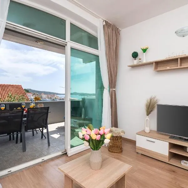 Apartment Biser mora, hotel in Rogoznica