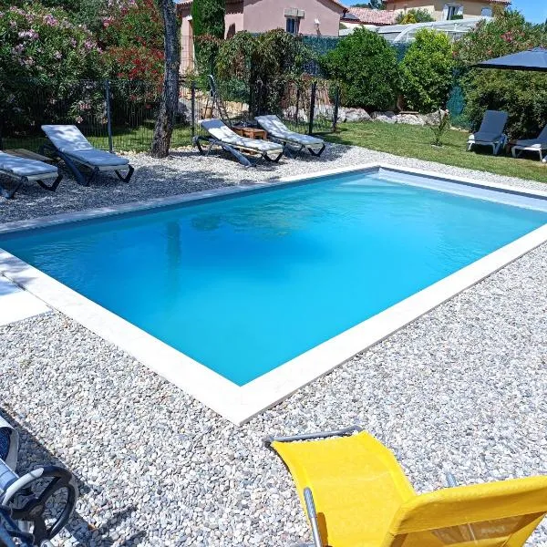 Anduze Gîte Les Bambous au "Petit Clos des Cigales", hotel v destinaci Massillargues-Attuech