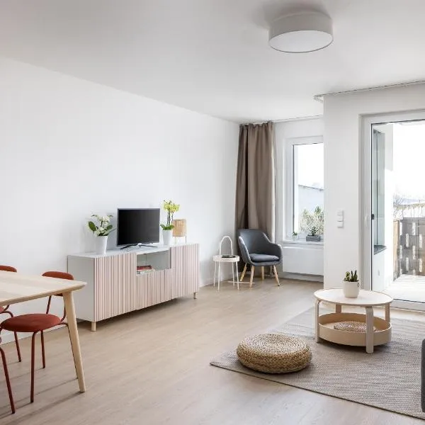 Stay2gether Japandi Homestay for 4 - Metro B Luka, hotel in Prague