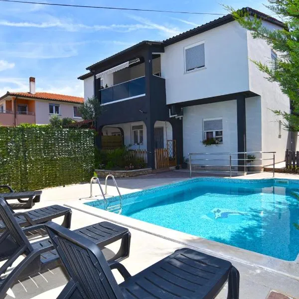 Apartments Magdalena 759, hotel in Valbandon