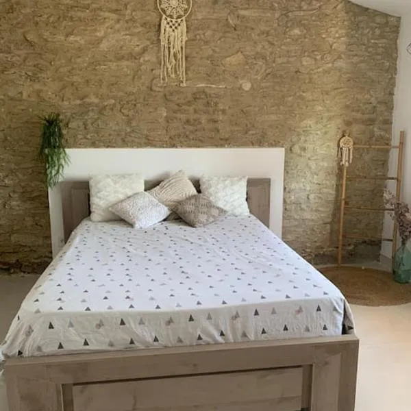Maison de vacances toute équipée à 5mn du Pont-du-Gard au Cœur de Sernhac, hotel v destinácii Sernhac