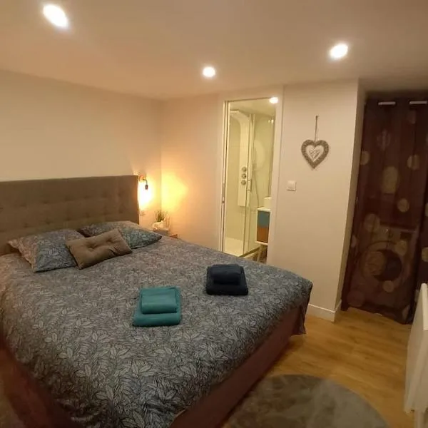 Le Cocon Cosy proche gare, hotel sa Sainte-Geneviève-des-Bois