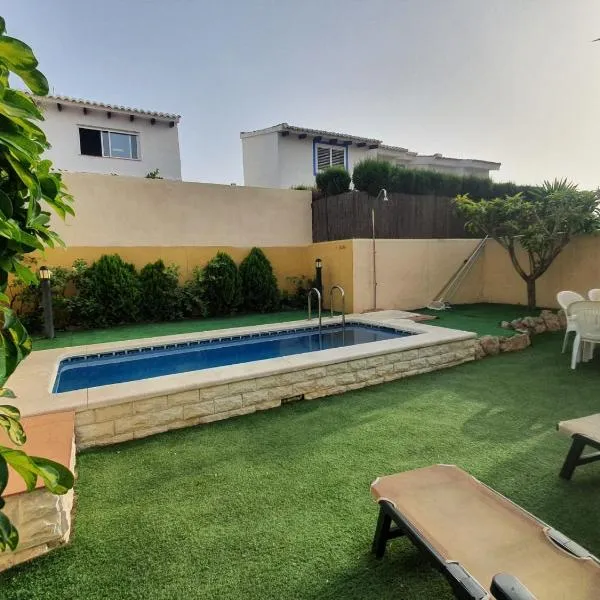 Bungalow con piscina 28, hotel in Gran Alacant