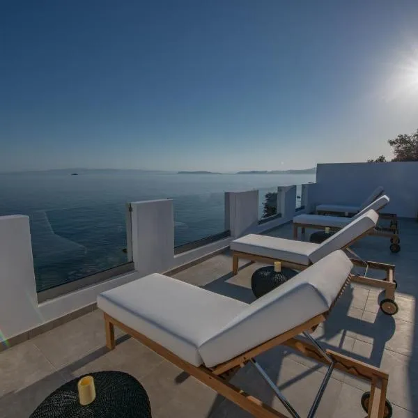 Flisvos Beachfront Apartments, hotel in Loutrákion