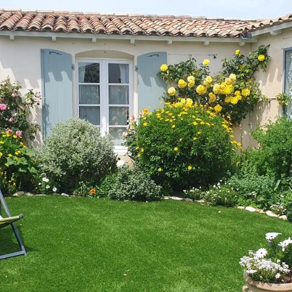 La Passerose 3 pièces avec jardin au calme,à 300m de la plage,, hotel in La Couarde-sur-Mer