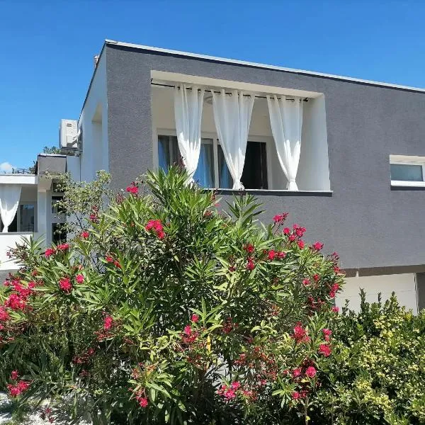 Apartments Dora Bibinje, 30 m from the sea, hotel v Bibinje