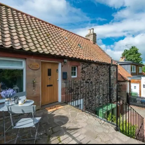 Delightful Garden Upper Cottage in Oldhamstocks East Lothian, hotel v destinaci Oldhamstocks