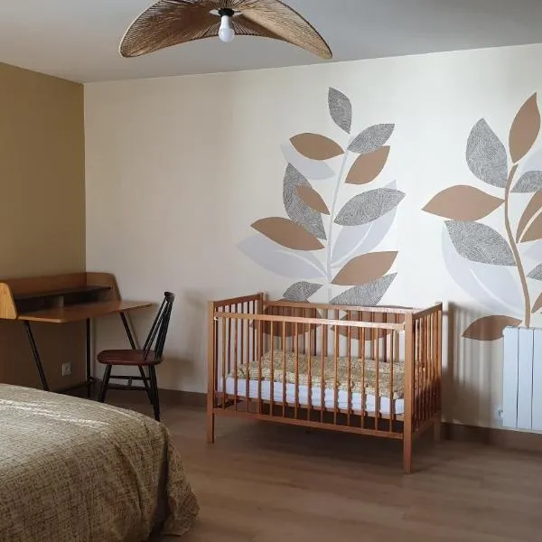 Gîte familial 3 chambres- La Flèche - Le Lude, מלון בGenneteil