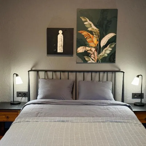 Little green studio in Maardu, hotel a Maardu