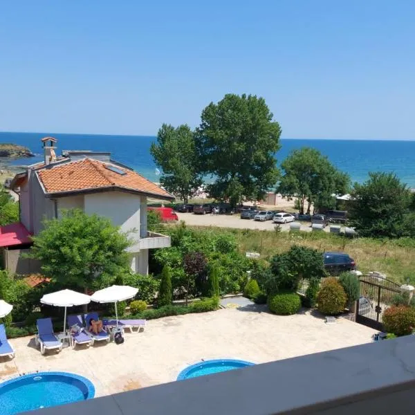 SEA WOLF Apartman Луксозен апартамент с панорамна гледка към морето климатик с нова напълно оборудвана кухня отделна баня с тоалетна гледка към басейна на 30 м от плажа Паркинг към хотела Навсякъде близо, Hotel in Lozenets