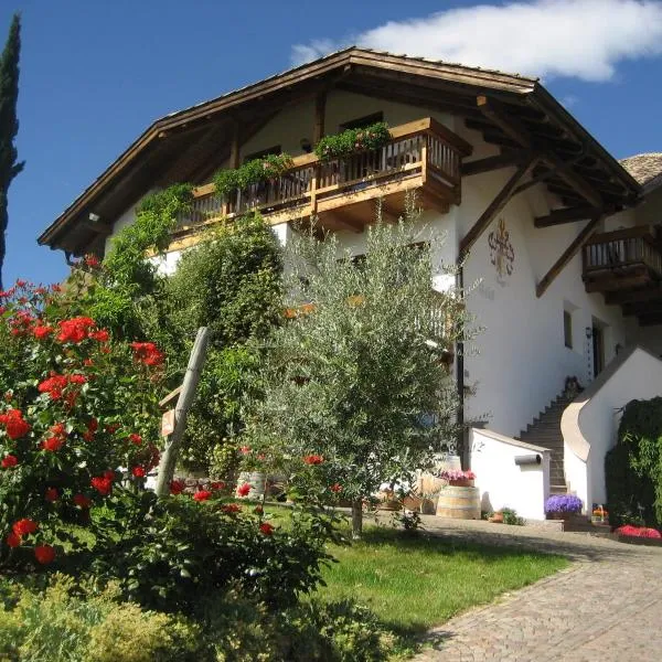 Gfillhof Ferienwohnung 3, hotel in Eppan an der Weinstasse/St.Pauls