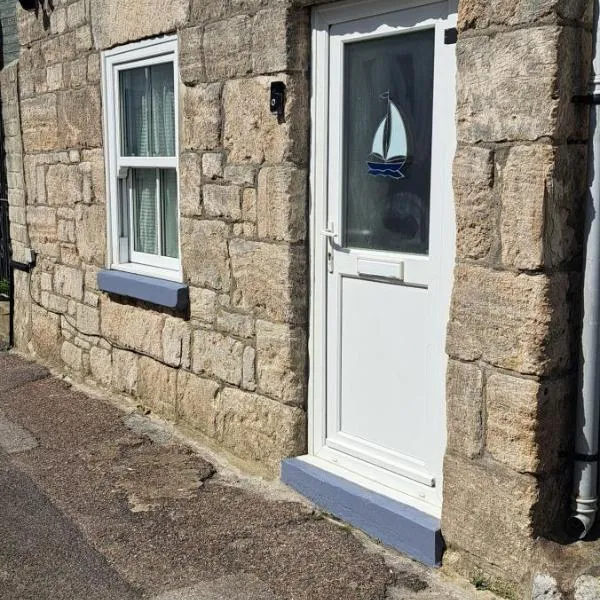 Cabin cottage, hotel in Castletown