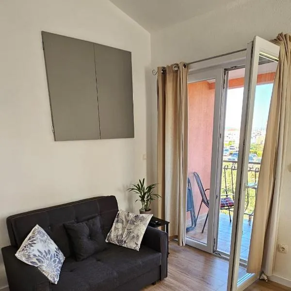 Apartment Grubelić, hotel v Tribunji