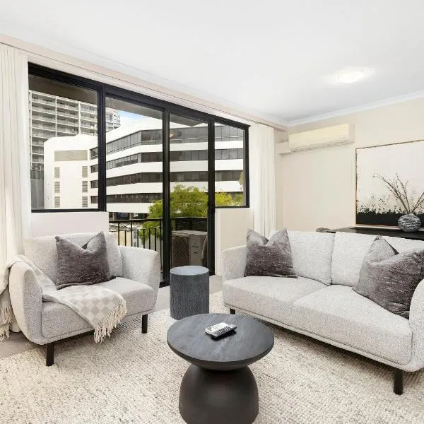 Executive Elegance Stylish 1BR Suite on Hay St, hotel in Perth