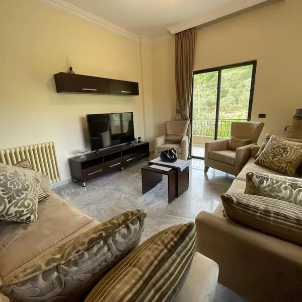Batroun Green Serenity 2 BED - 24hr Electricity, hotel v destinaci Batroûn