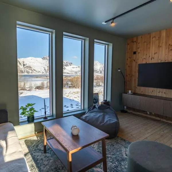 Oceanfront Cabin, hotel in Lyngedal
