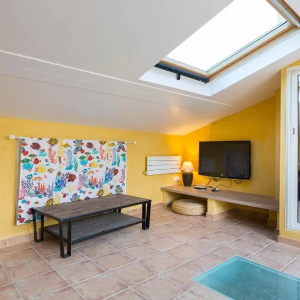 World Hostel Condo Rooftop Veranda Terrace, ξενοδοχείο στη Μασσαλία