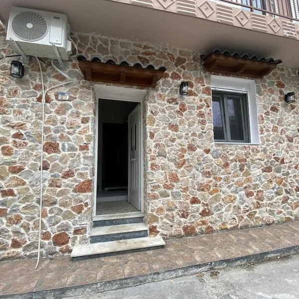 Stone house 48 m, hotel v destinaci Akharnaí