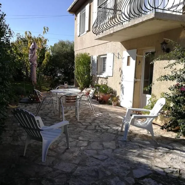 Jolie location au cœur de la Provence, מלון בPélissanne
