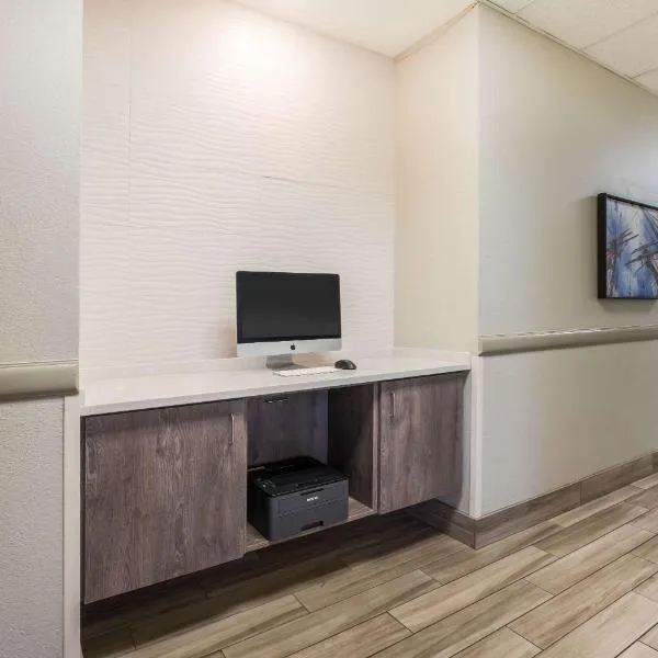 La Quinta by Wyndham Newport, hotel in Newport