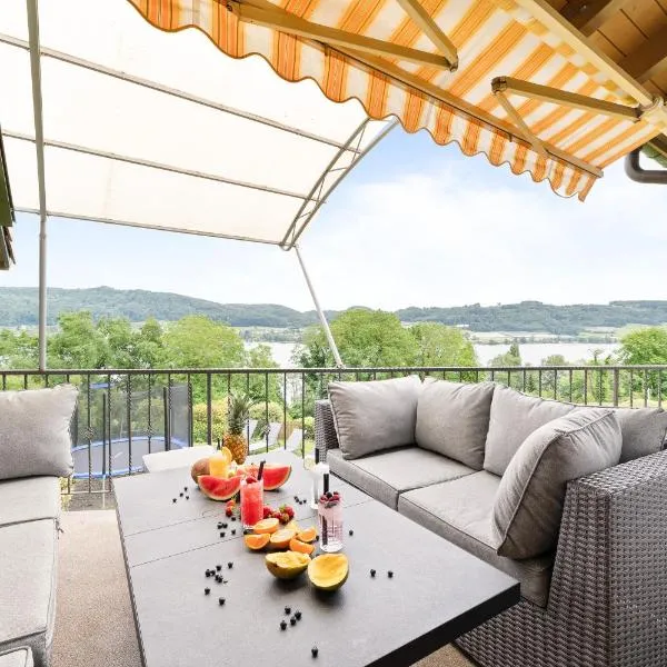 SeePanorama-Deluxe-Sauna-Massage-Garten-Tranpolin-Tischkicker-Tropical-BBQ-Parken, hotel v destinaci Öhningen